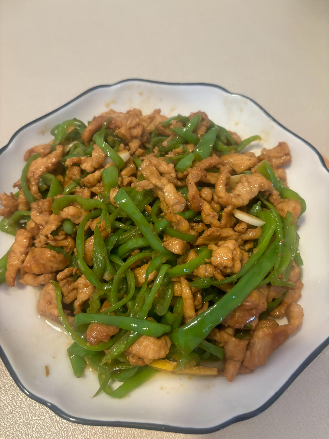 青椒肉丝，这样炒太好吃了。