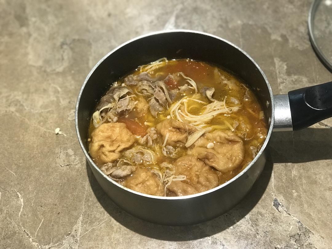 金针菇肥牛番茄锅