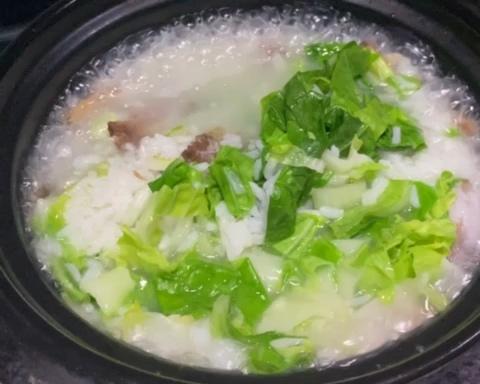 腊肉白菜砂锅饭