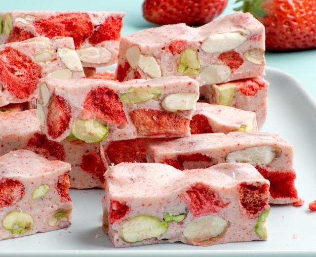 草莓牛轧糖 草莓牛轧糖