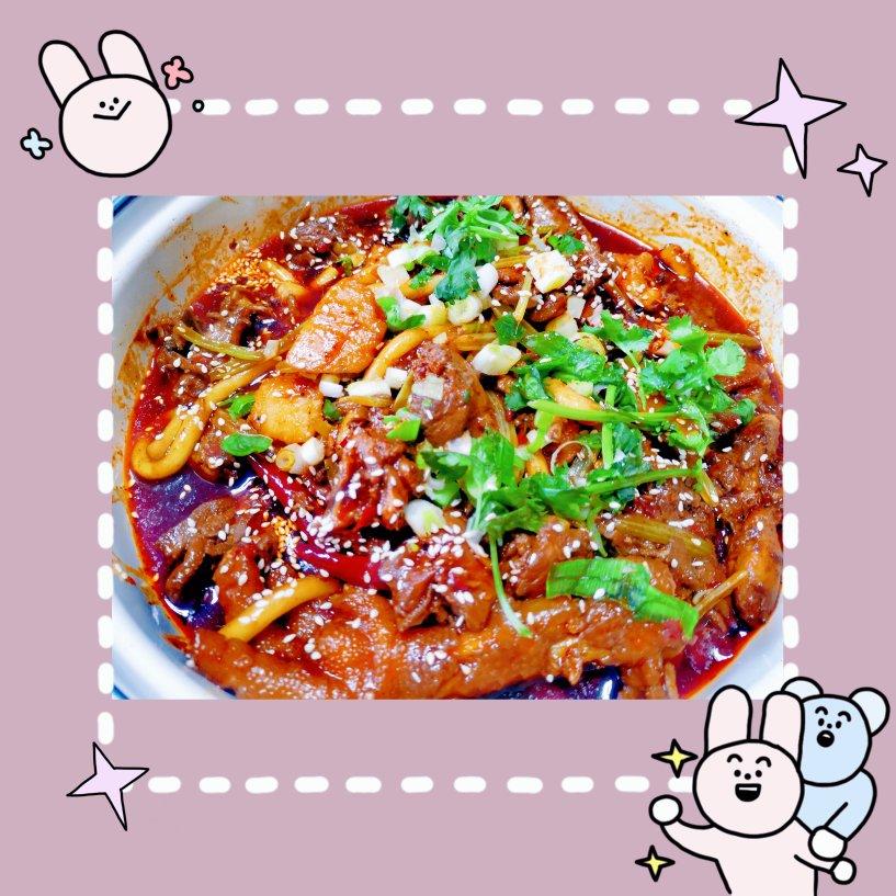 厨师长教你：“芋儿烧鸡”的做法，芋头香糯软烂，鸡肉细嫩脱骨