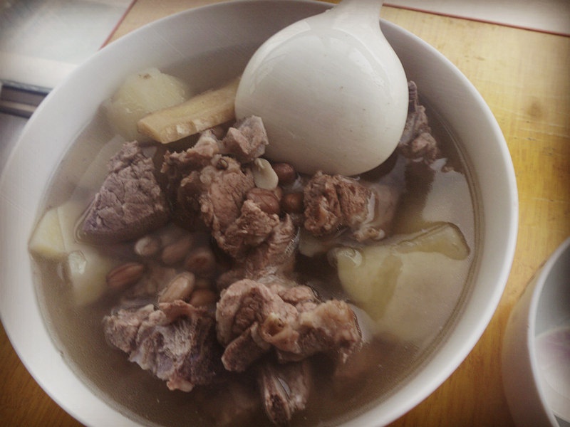 排骨土豆汤