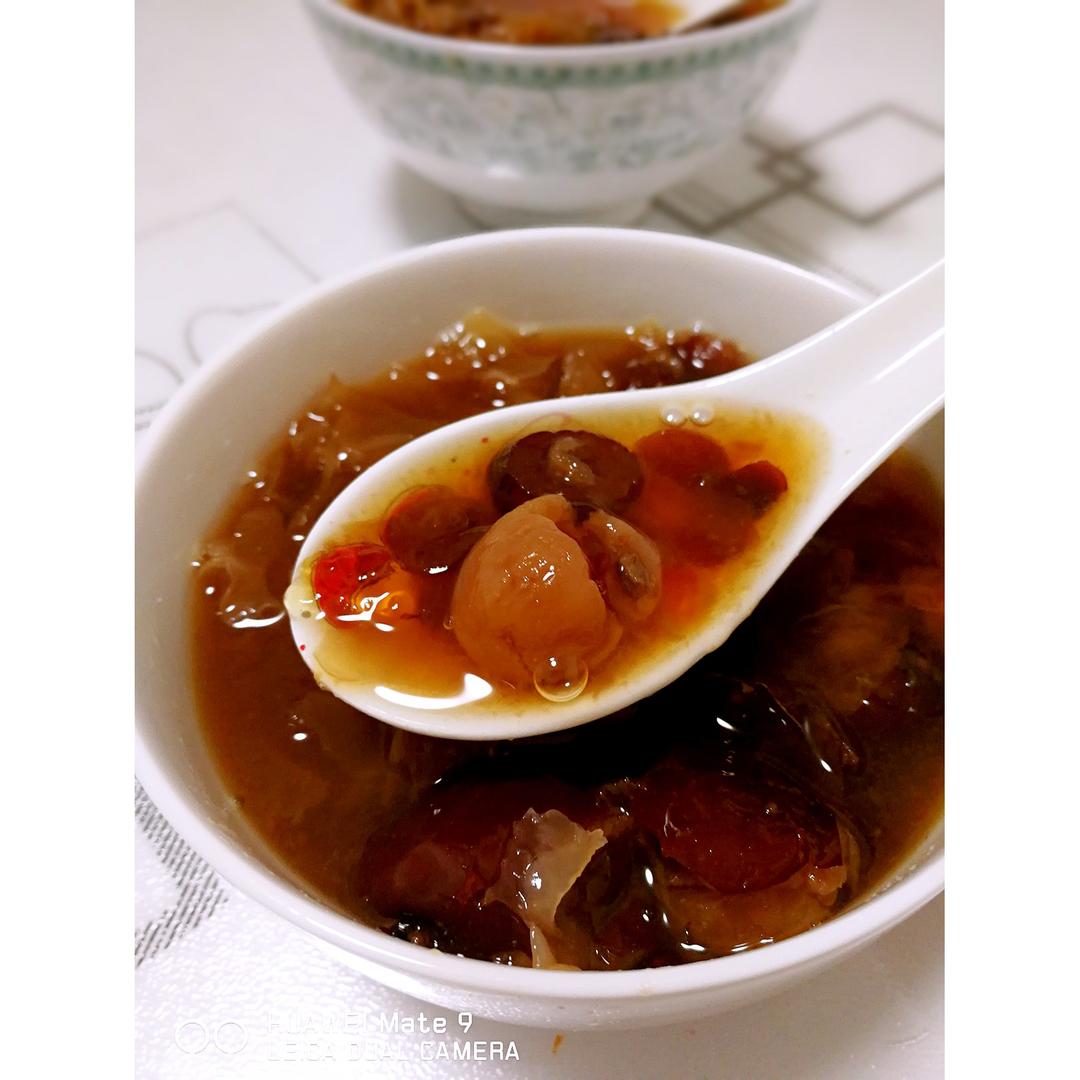 蔓越莓桃胶银耳羹