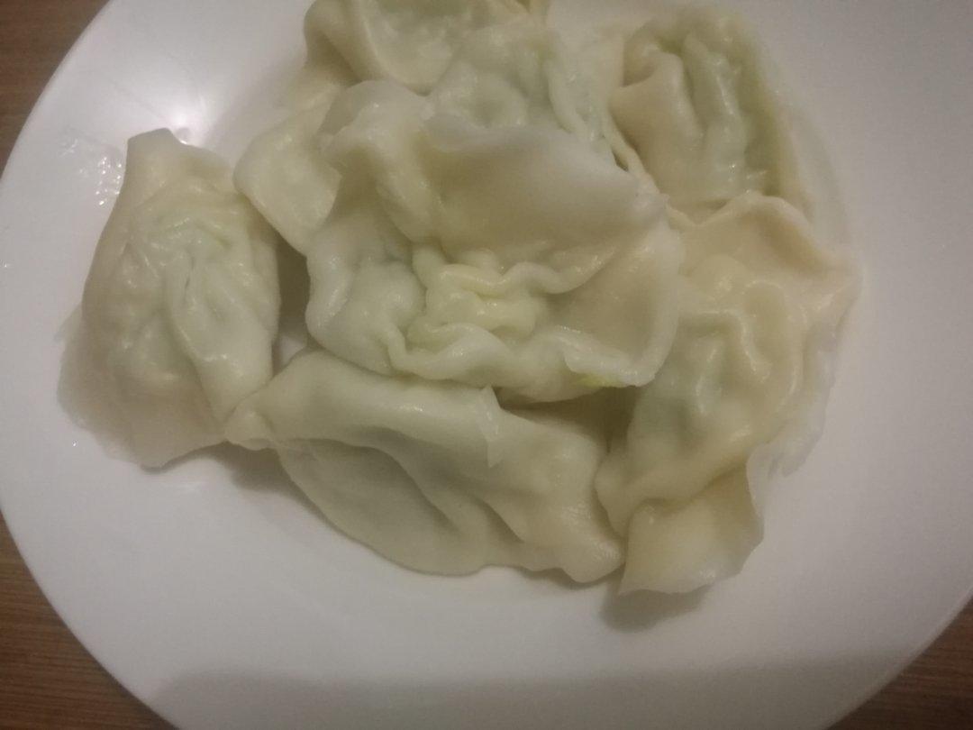 圆白菜虾仁木耳鸡蛋水饺