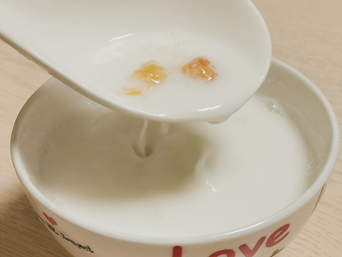 牛奶炖桃胶的做法