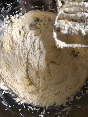 零添加磅蛋糕（不加泡打粉也能炸出“东非大裂谷”的秘诀）的做法 步骤6