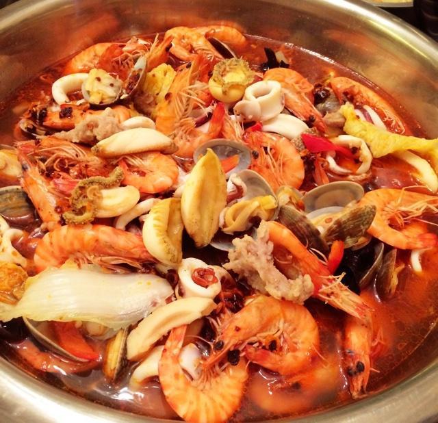 一次满足味蕾上的各种需求～用料水煮海鲜大杂烩的做法参照这个菜谱