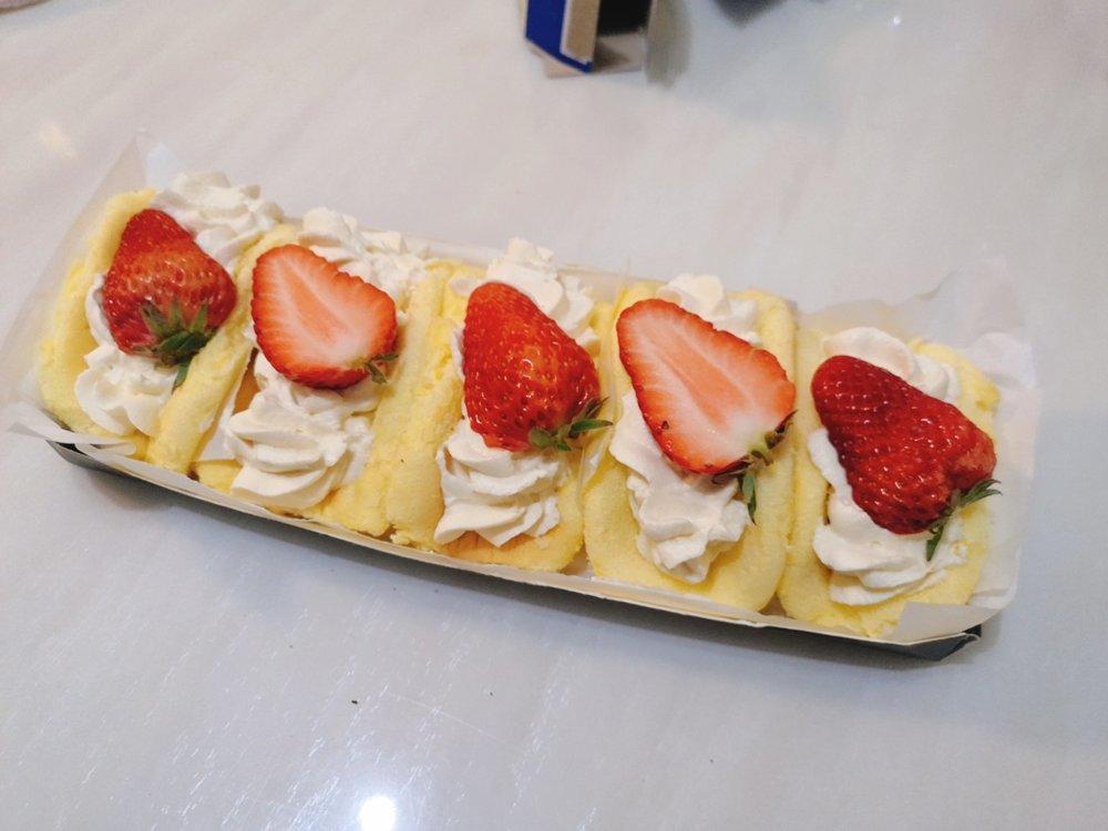 草莓抱抱蛋糕卷、附上详细花边挤法