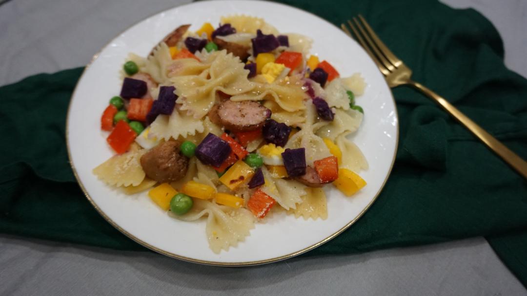 洋葱黑醋紫土豆意面沙拉