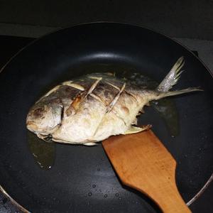 红烧海鲳鱼的做法 步骤3