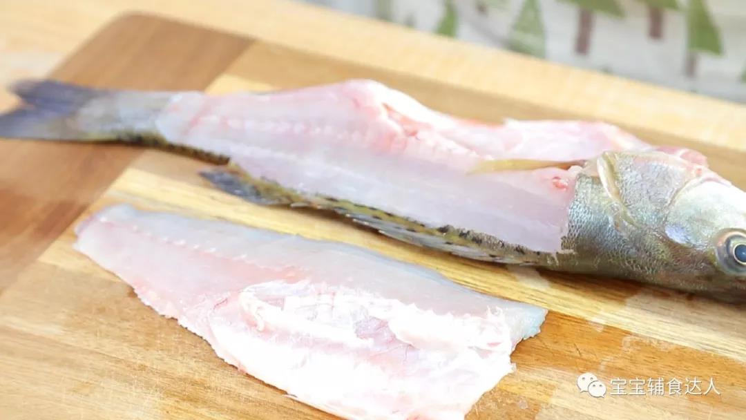 紫菜鲈鱼面条  宝宝辅食食谱的做法 步骤2