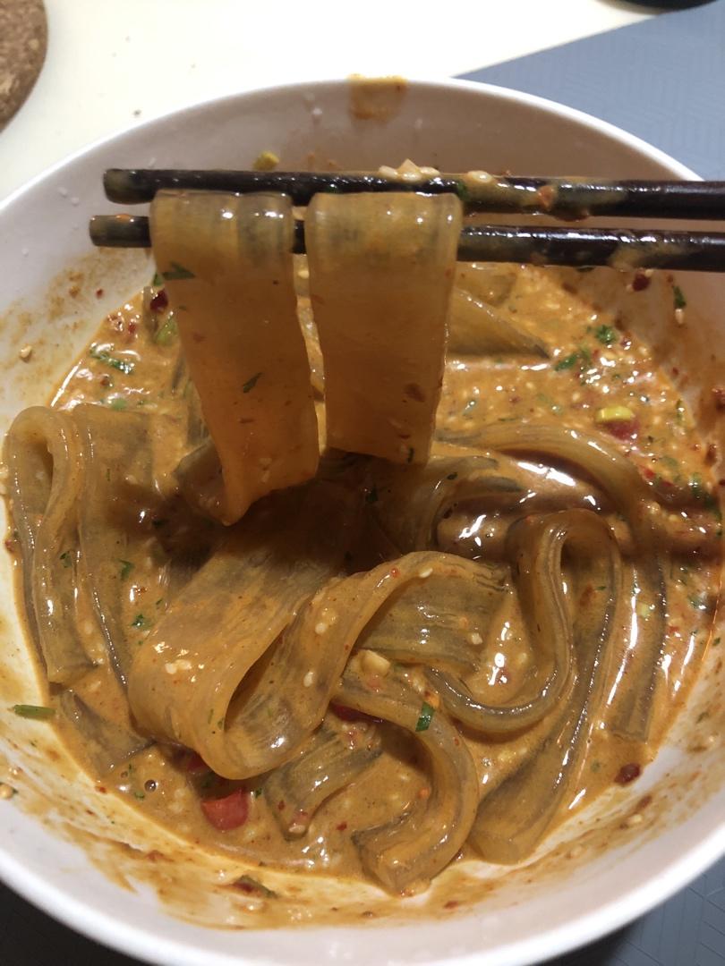 麻酱流汁宽粉