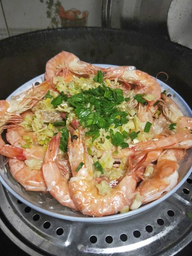 虾最美味的吃法必须是这个——蒜蓉蒸虾（多动图，孔瑶的食谱）
