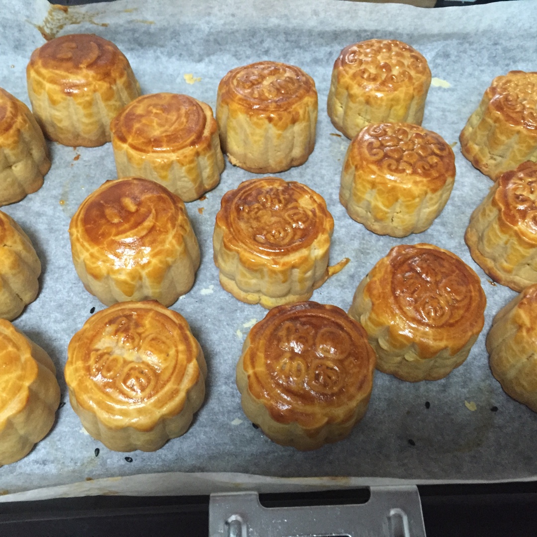 广式月饼—蛋黄莲蓉月饼
