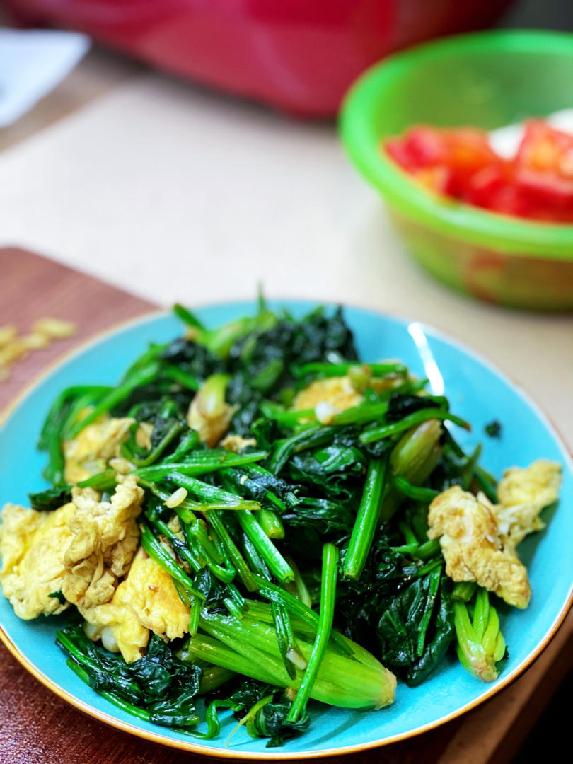 可缓解用眼疲劳的鸡蛋炒菠菜来啦