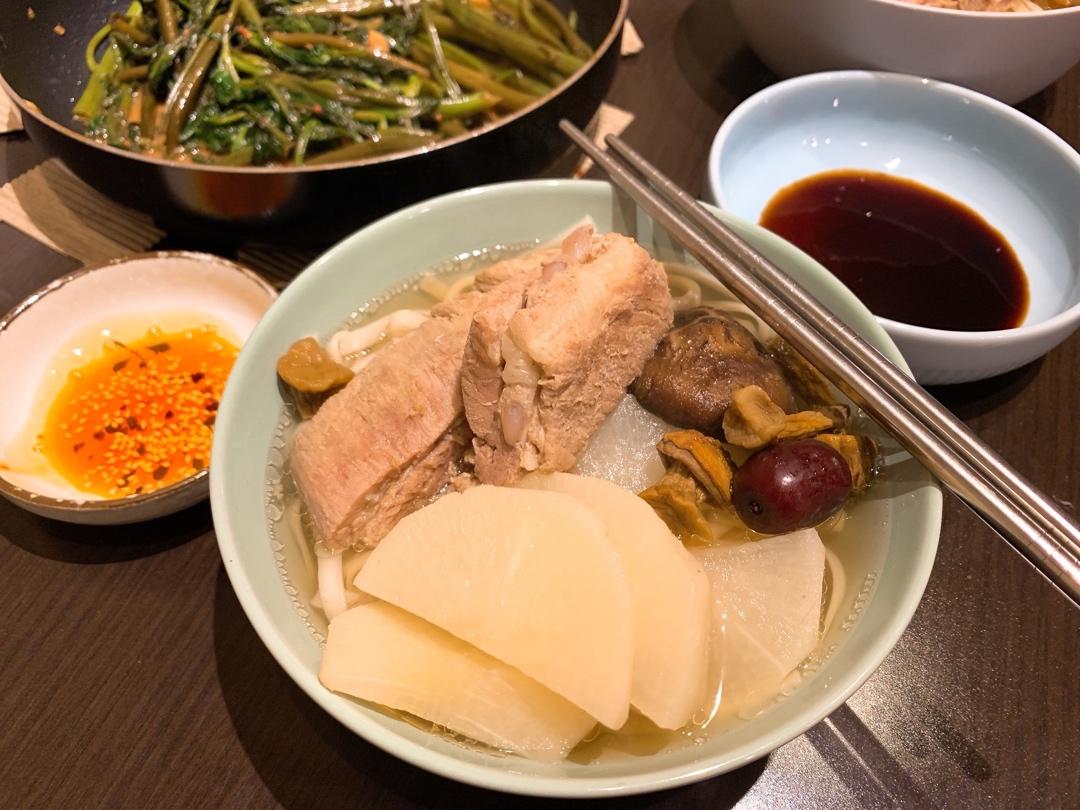 原汤排骨面