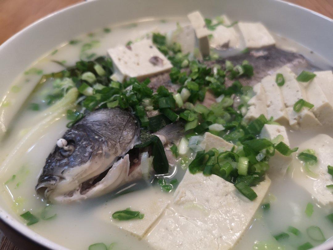 鲫鱼豆腐汤