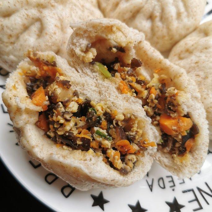 胡萝卜木耳鸡蛋素包子