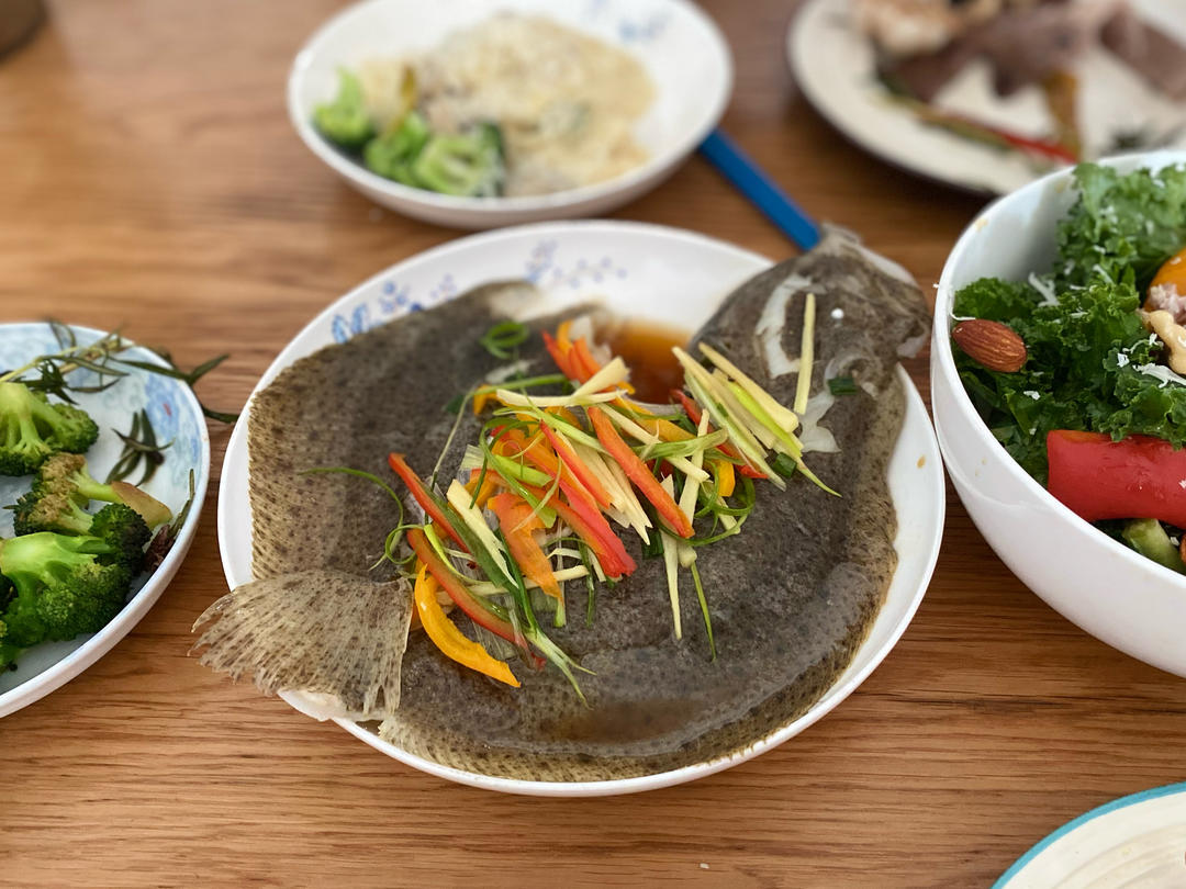 为什么广东人做清蒸多宝鱼那么好吃？教你正确做法，鲜嫩没有腥味