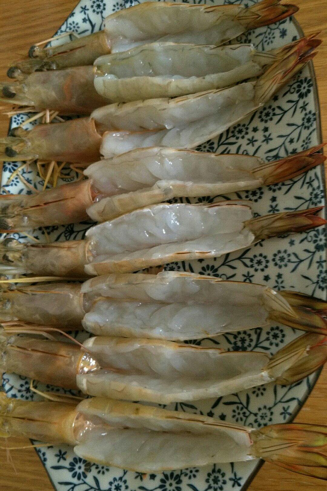 眉飞色舞做的蒜蓉粉丝开背虾——如何给虾开背