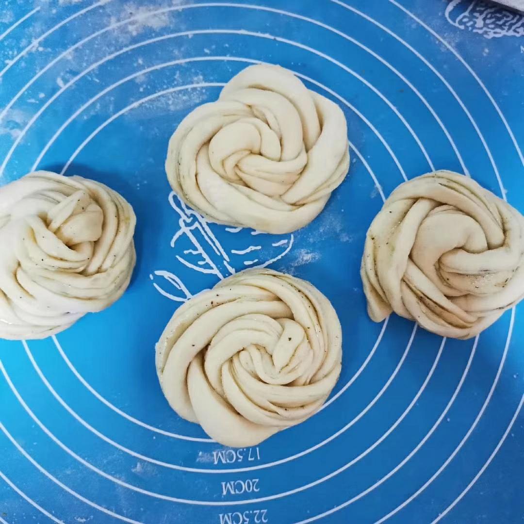 手把手教你蒸既简单又好看又好吃的花花朵🌺花卷（动图图解，一次发酵）