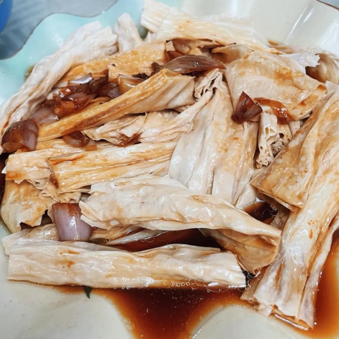 鲫鱼汤烩腐竹-狗哥版