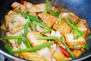 软嫩鲜香的豆腐鱼腩煲的做法 步骤8