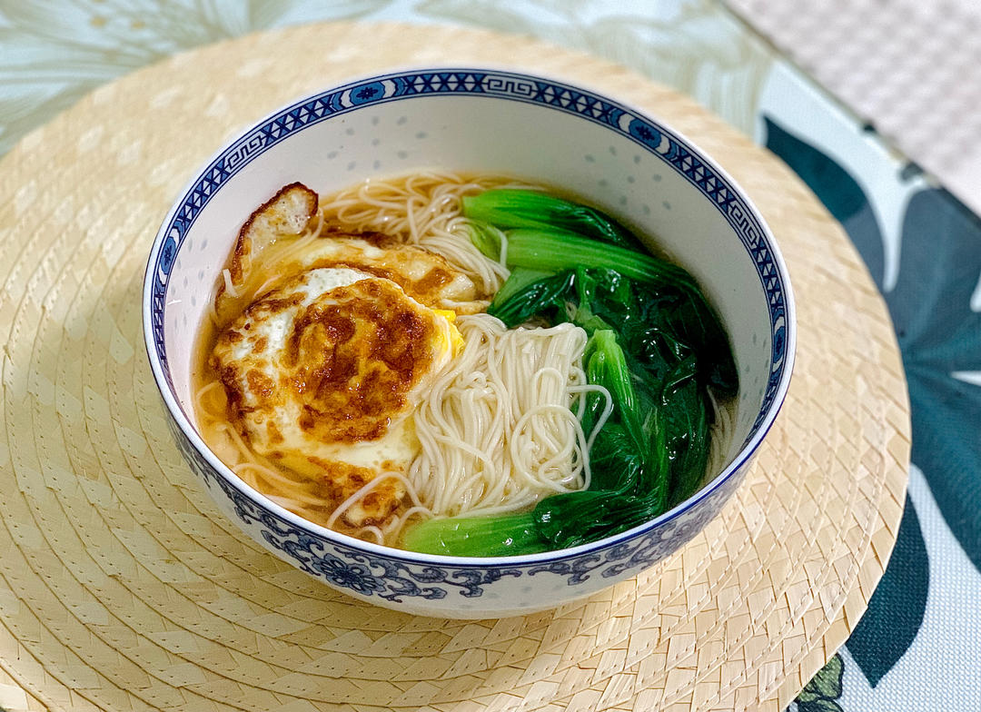 卡妈私房菜~青菜鸡蛋面（汤面）