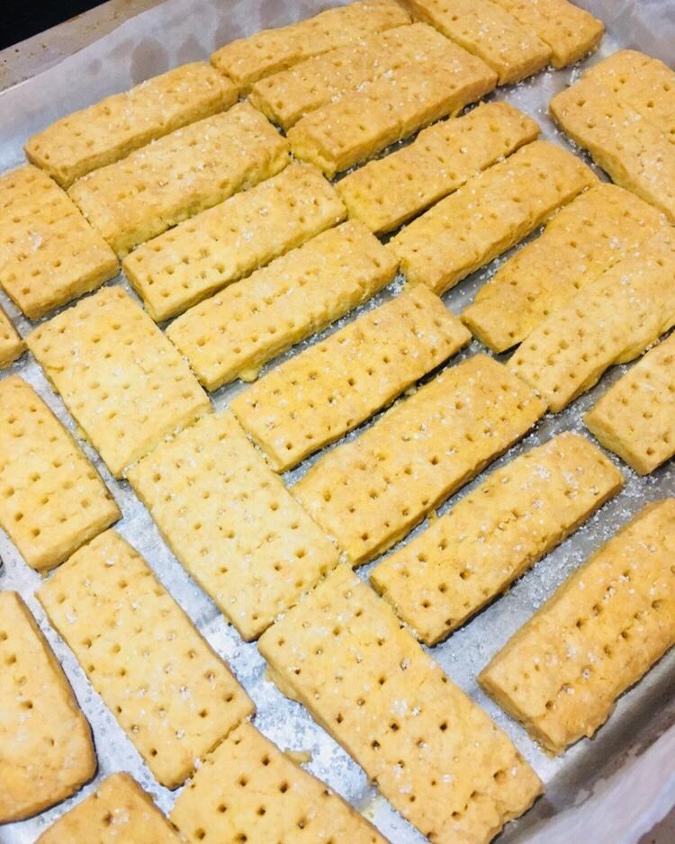 家庭自制的台湾老杨咸蛋黄饼（蛋黄多多）