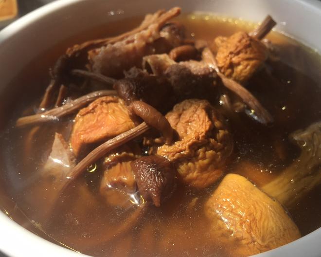 🍄靓汤之姬松茸、鲜嫩茶树菇炖老鸭🦆的做法