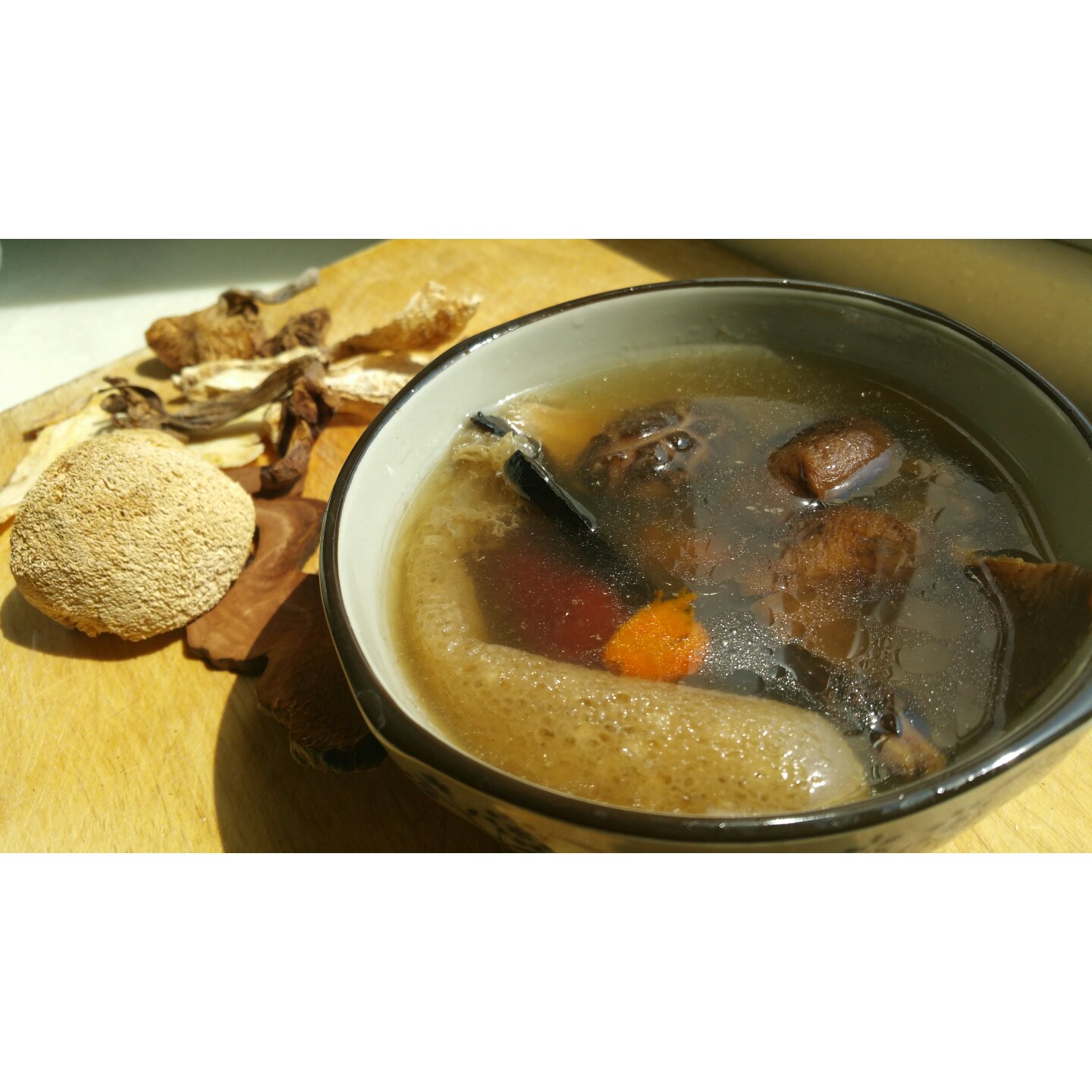 鲜菌牛骨汤