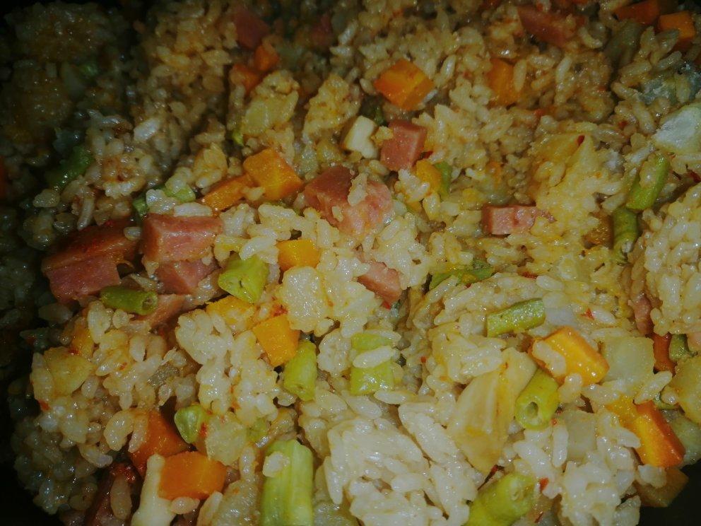 打扫冰箱食材——电饭煲焖饭