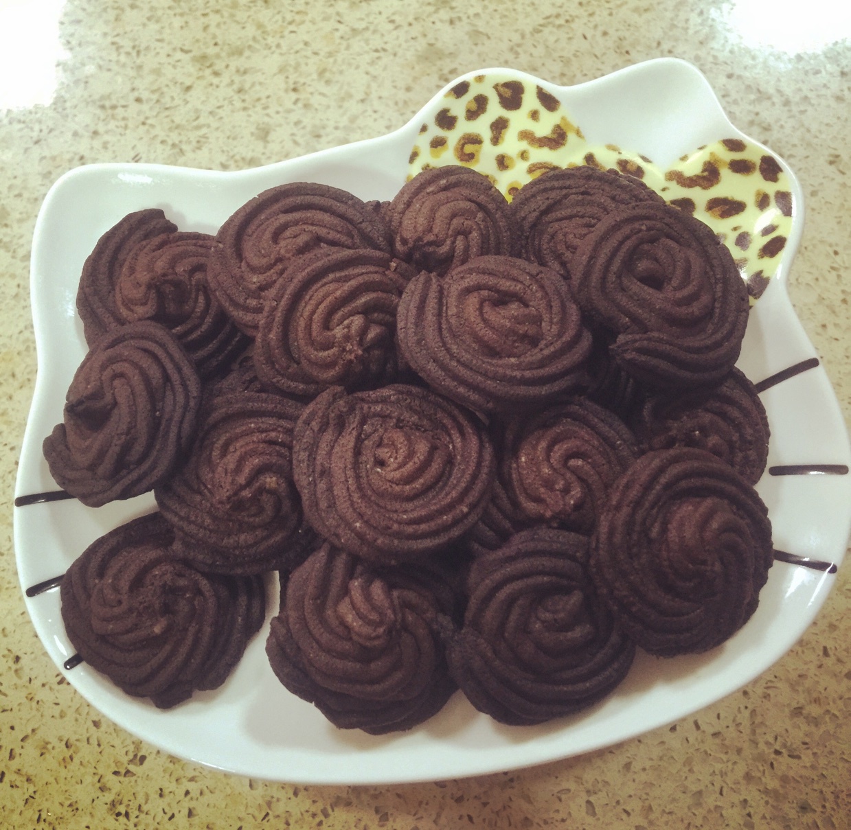 挤花毫无压力的巧克力曲奇