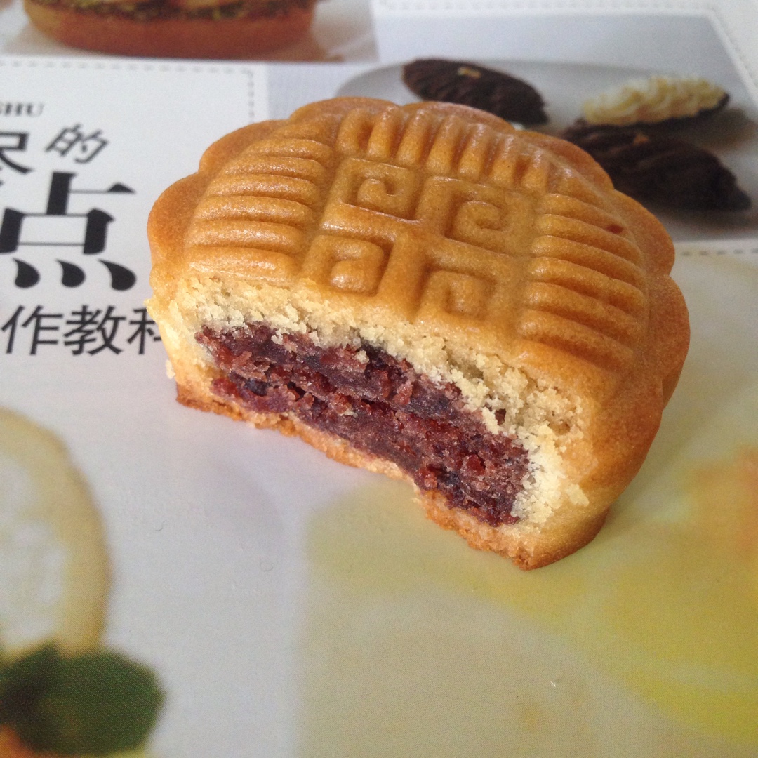 广式月饼—蛋黄莲蓉月饼