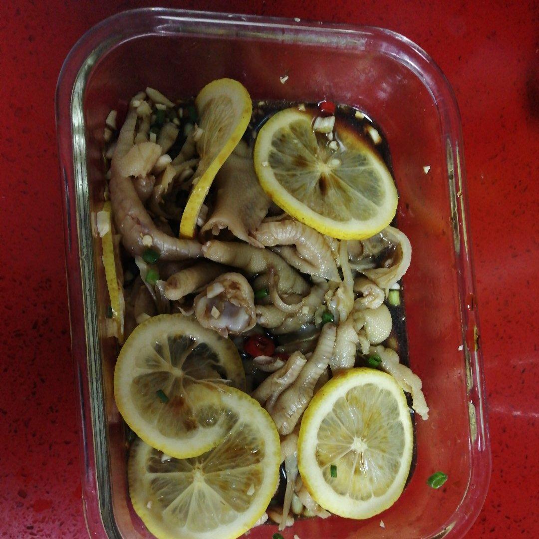 【酸辣无骨凤爪】