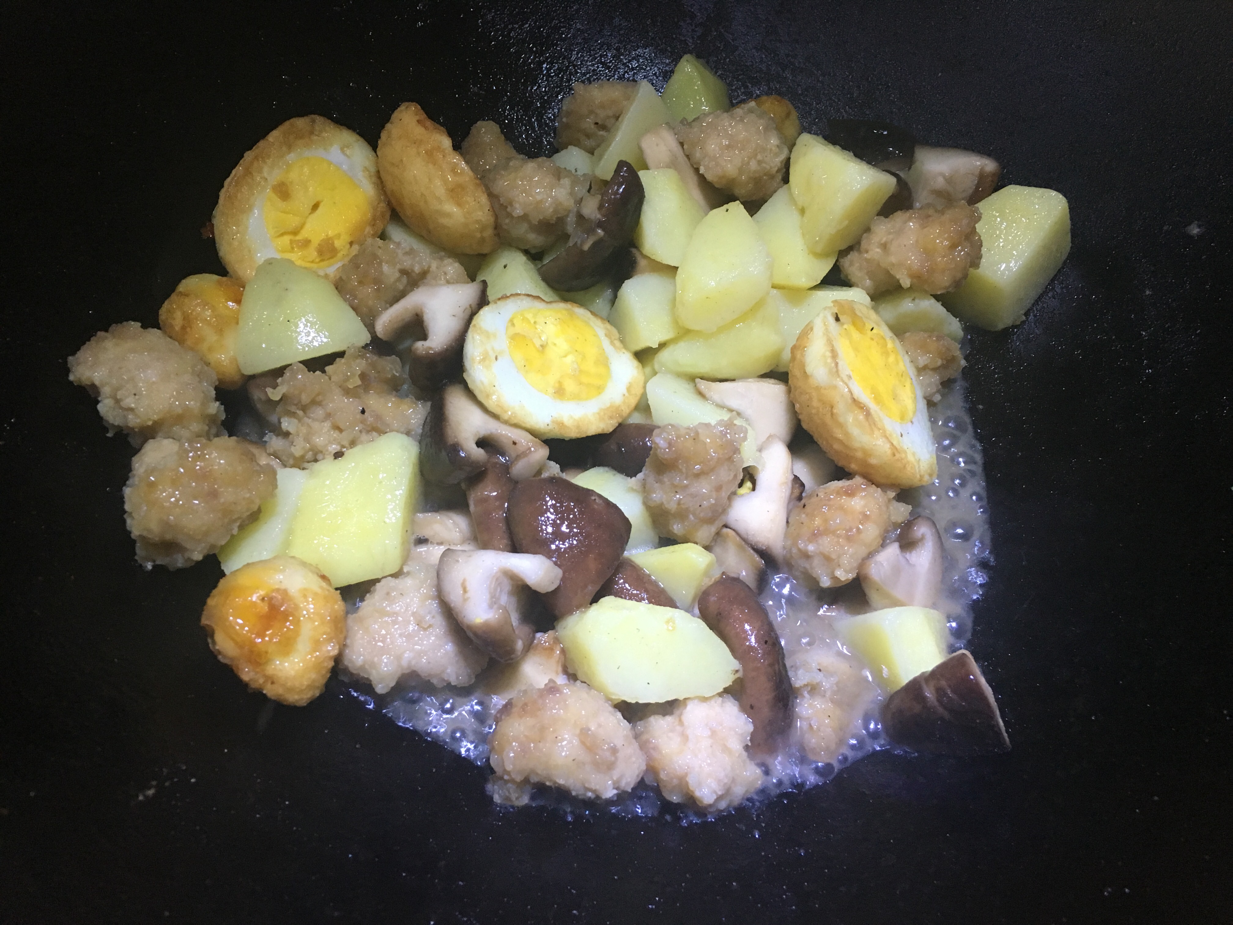 香菇土豆肉丸蛋的做法 步骤6