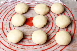 乐享新春盛宴——团团圆圆三色红豆乳酪酥的做法 步骤4