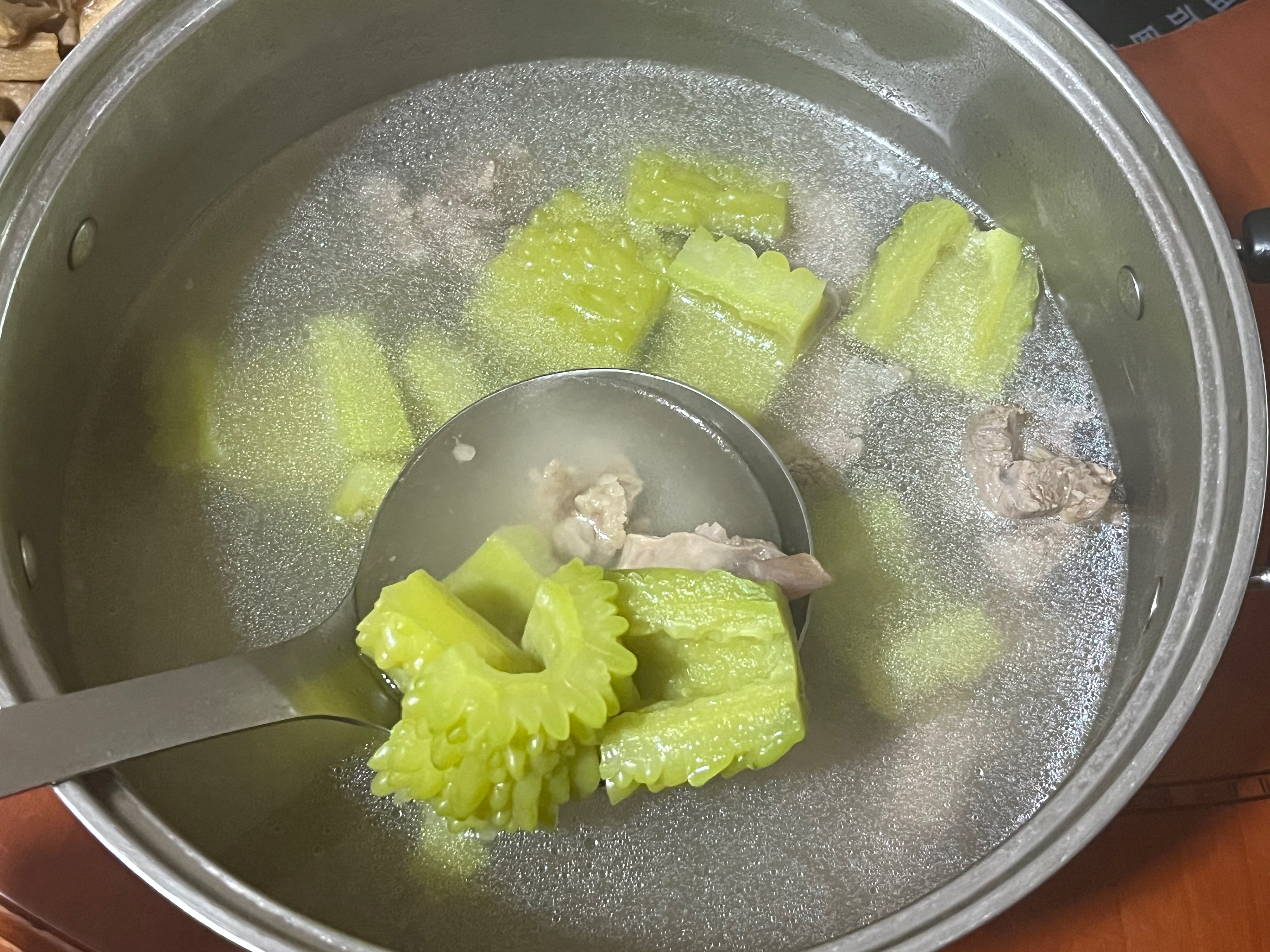 【炖汤】苦瓜肝裙汤的做法