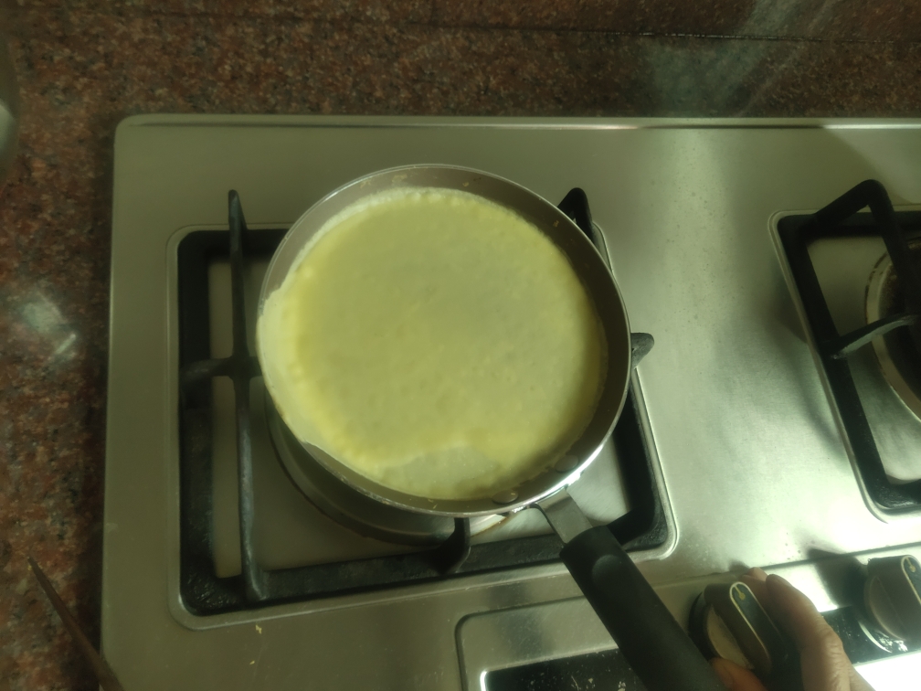 简单易操作免烤箱的6寸芒果千层蛋糕(淡奶油奶酪馅)的做法 步骤3