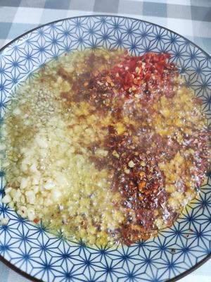 万能酱汁（适合凉拌菜、吃火锅、蘸饺子等，简单快捷）的做法 步骤2