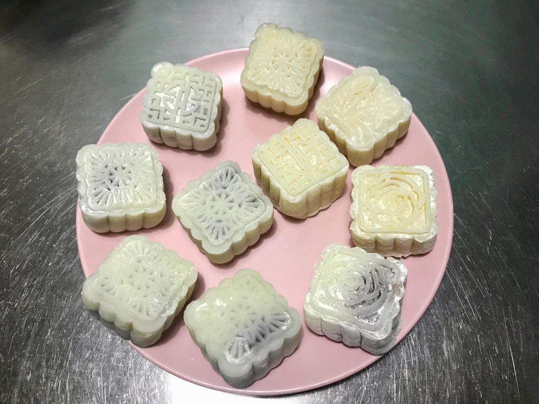 隔天依旧好吃的奶黄冰皮月饼（附奶黄馅做法）