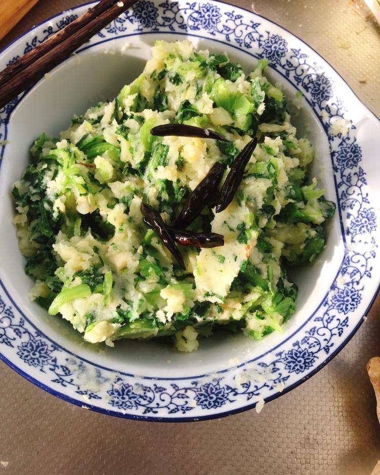 土豆划小白菜