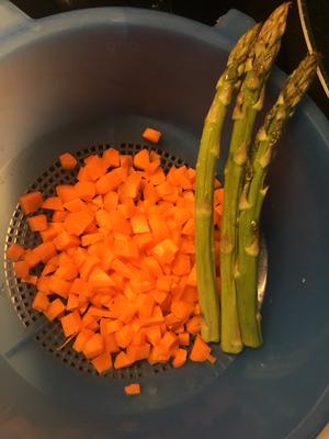 鸡肝芦笋胡萝卜粥的做法 步骤1