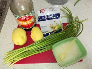蒜苔土豆条的做法 步骤1