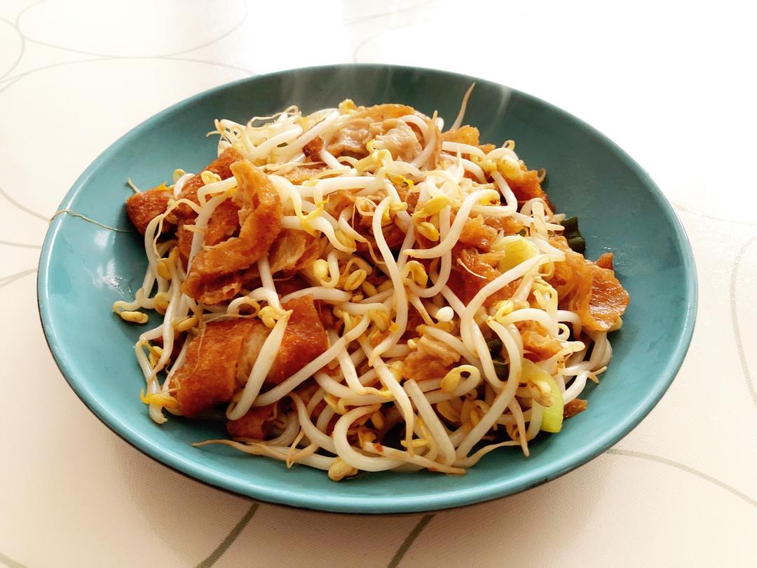 这是我闺女最爱吃的糖醋豆芽菜炒面筋 #晚餐2018年2月25日#    2018