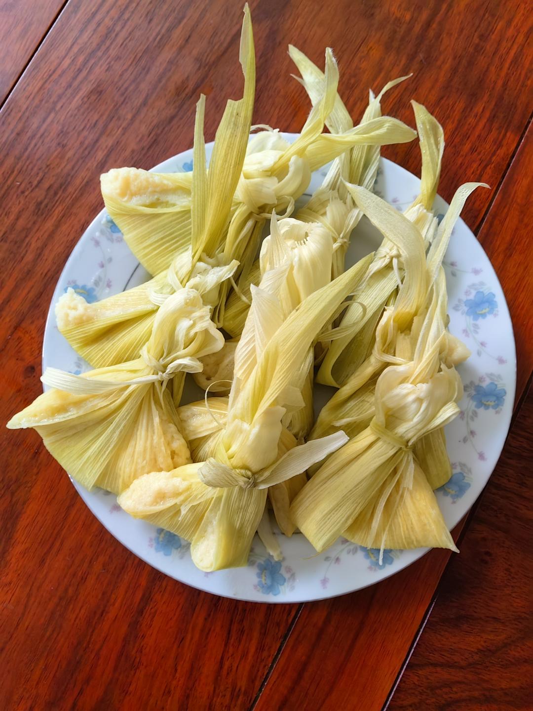 今天才知道，原来用玉米就可以包粽子，连粽叶都不用买了，真实用
