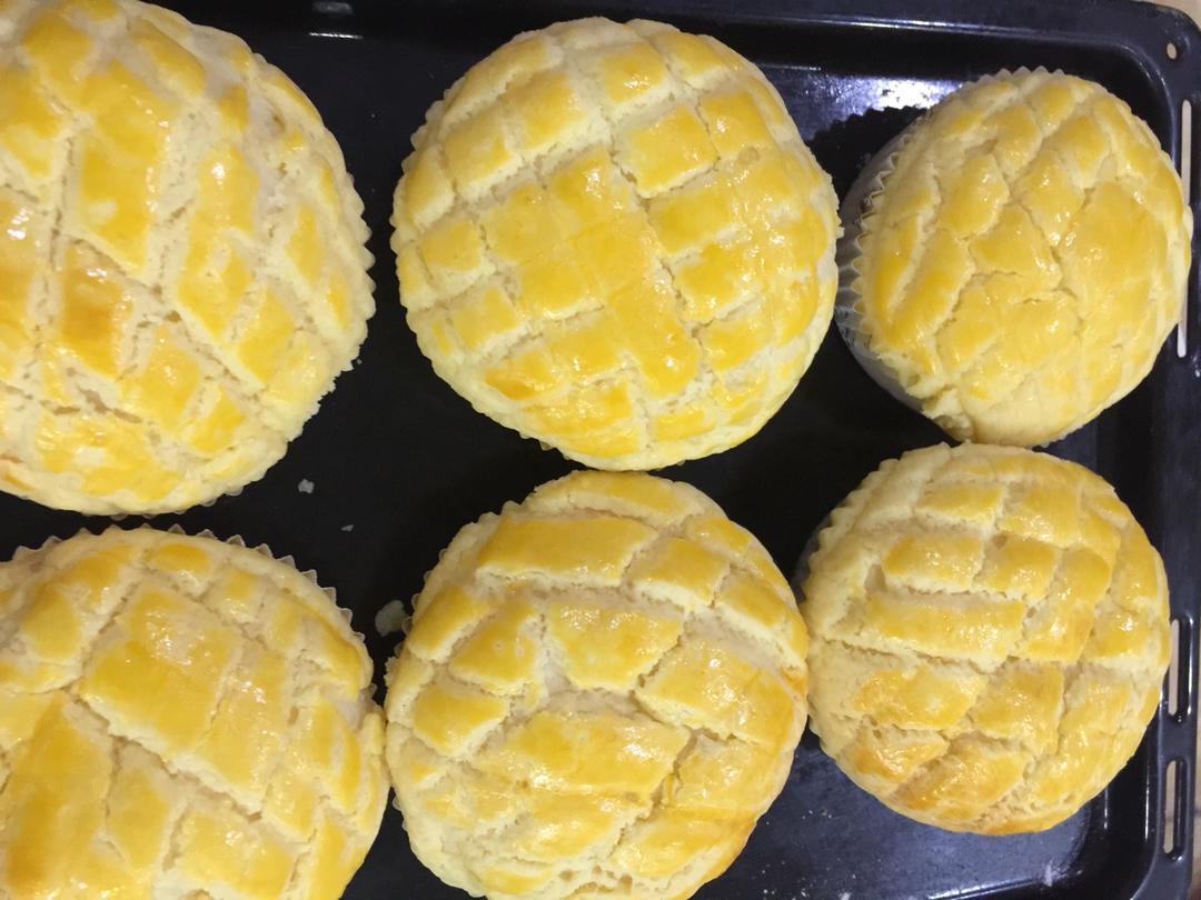 好吃到炸裂的港式菠萝包（附带制作酥皮的小视频）