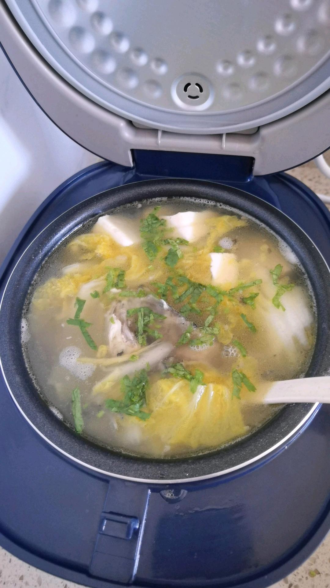 鱼头白菜豆腐汤