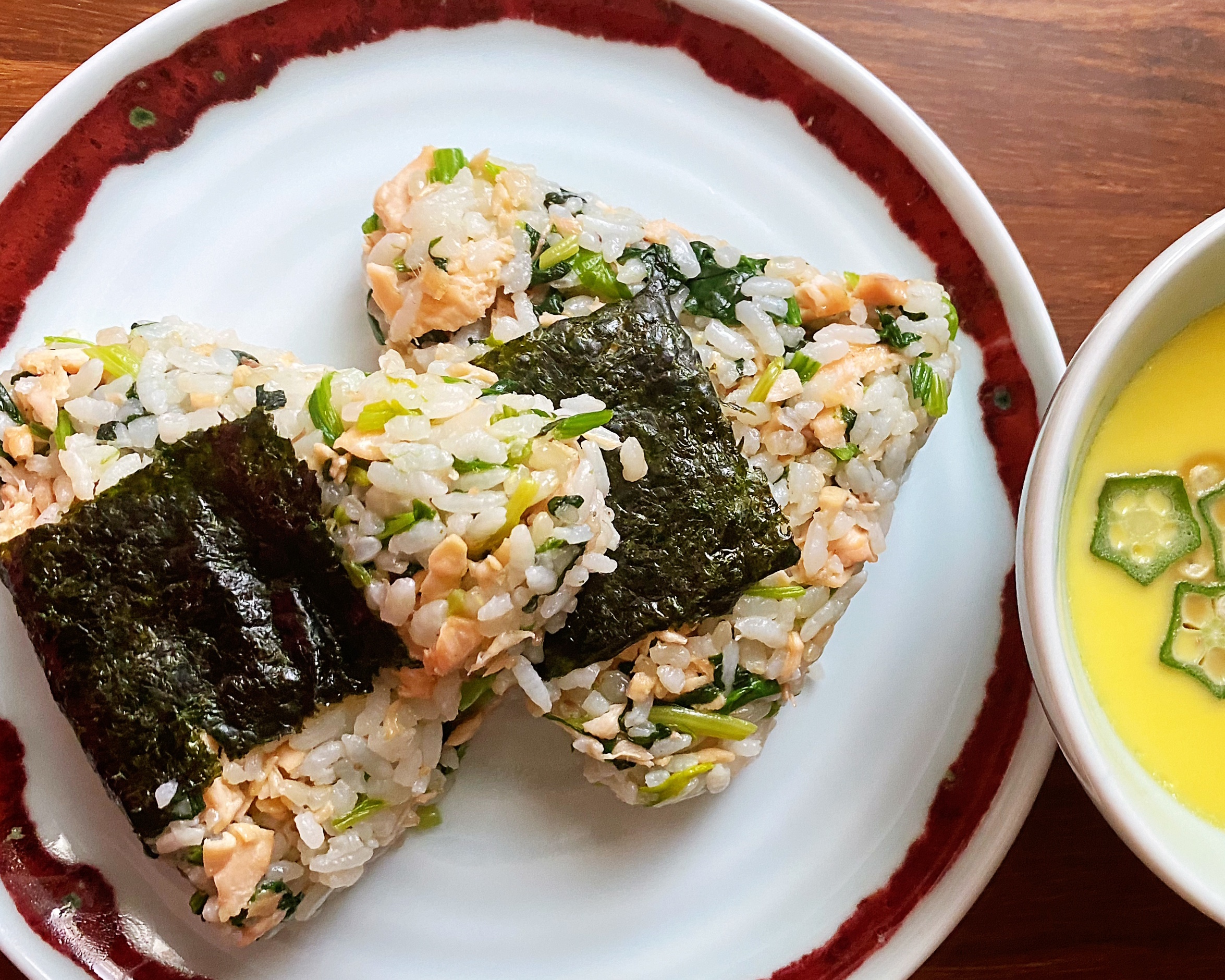 菠菜三文鱼饭团——消灭剩米饭的做法