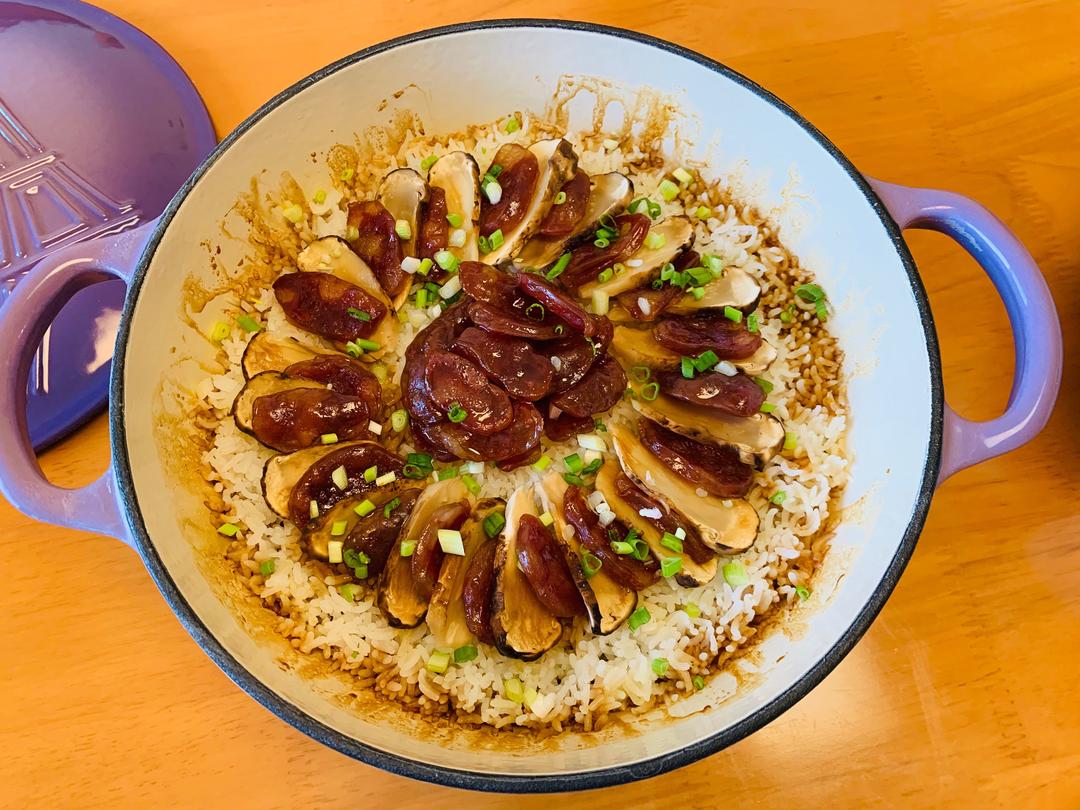 松茸腊肠煲仔饭的做法